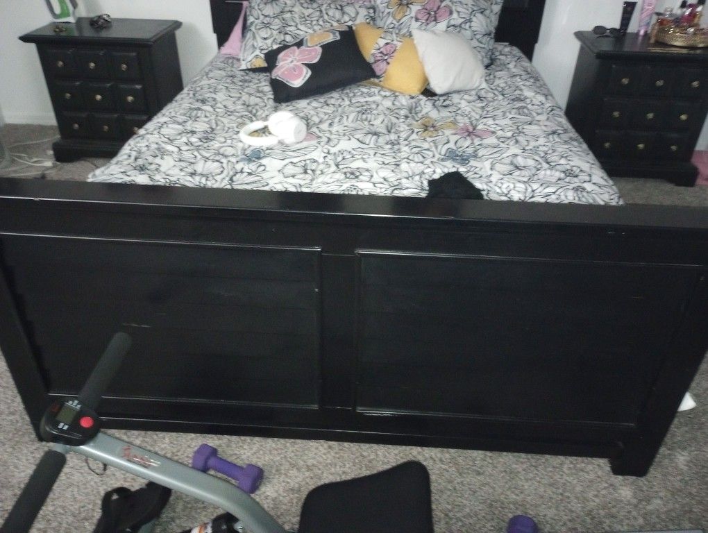 Black Queen Bed Frame And 2 Night Stands