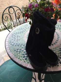 Black VANS boots