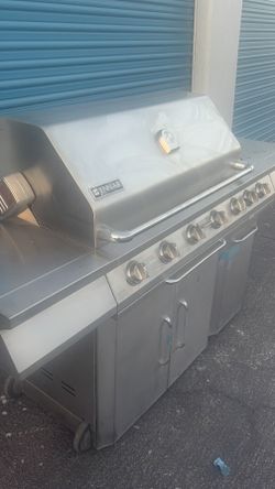 JENNAIR Gas Grill Ex Lg  Capacity with Rotisserie and hotdog roller and side burner