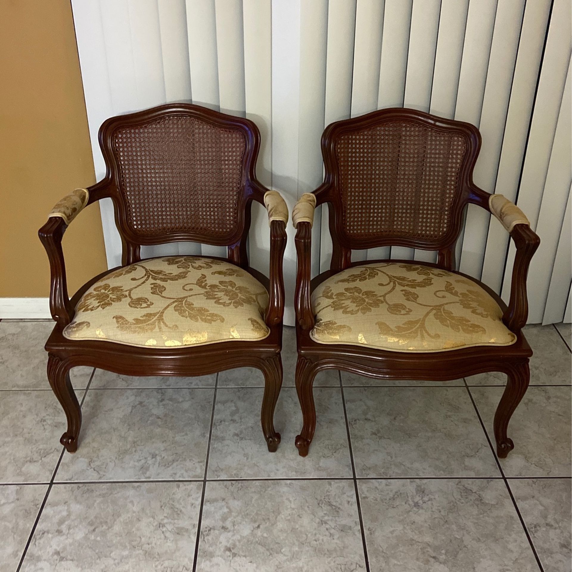 Two pairs of chair Louis XV from Italy