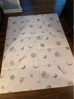 Nuby playmat reversible/foldable