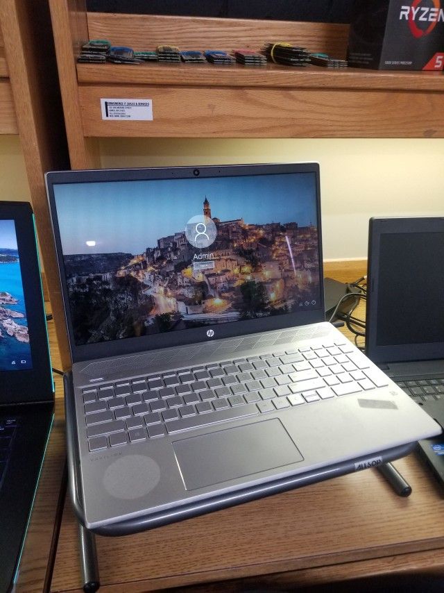 TOUCH SCREEN HP PAVILION 15 WITH 15.6 INCH SCREEN (SHOP6)
