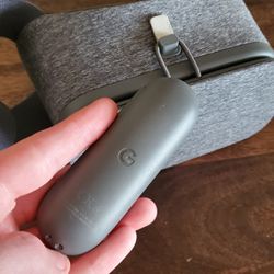 Google Daydream View 2 Charcoal Grey Virtual Reality / VR Headset Thumbnail