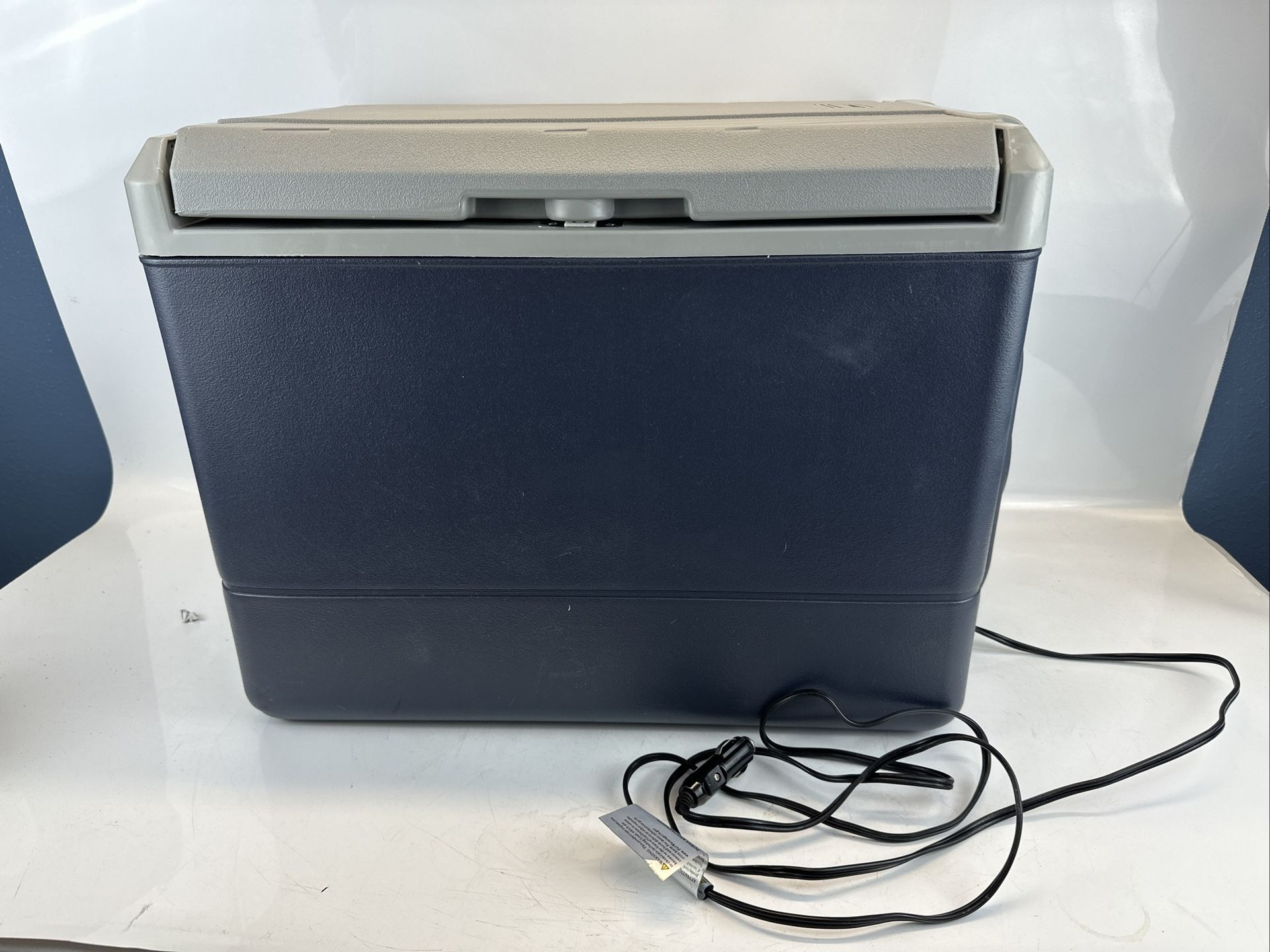 Coleman PowerChill Model 5644 Iceless Cooler 12V Thermoelectric 30 Qt.