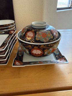 Bowls with lid and plate