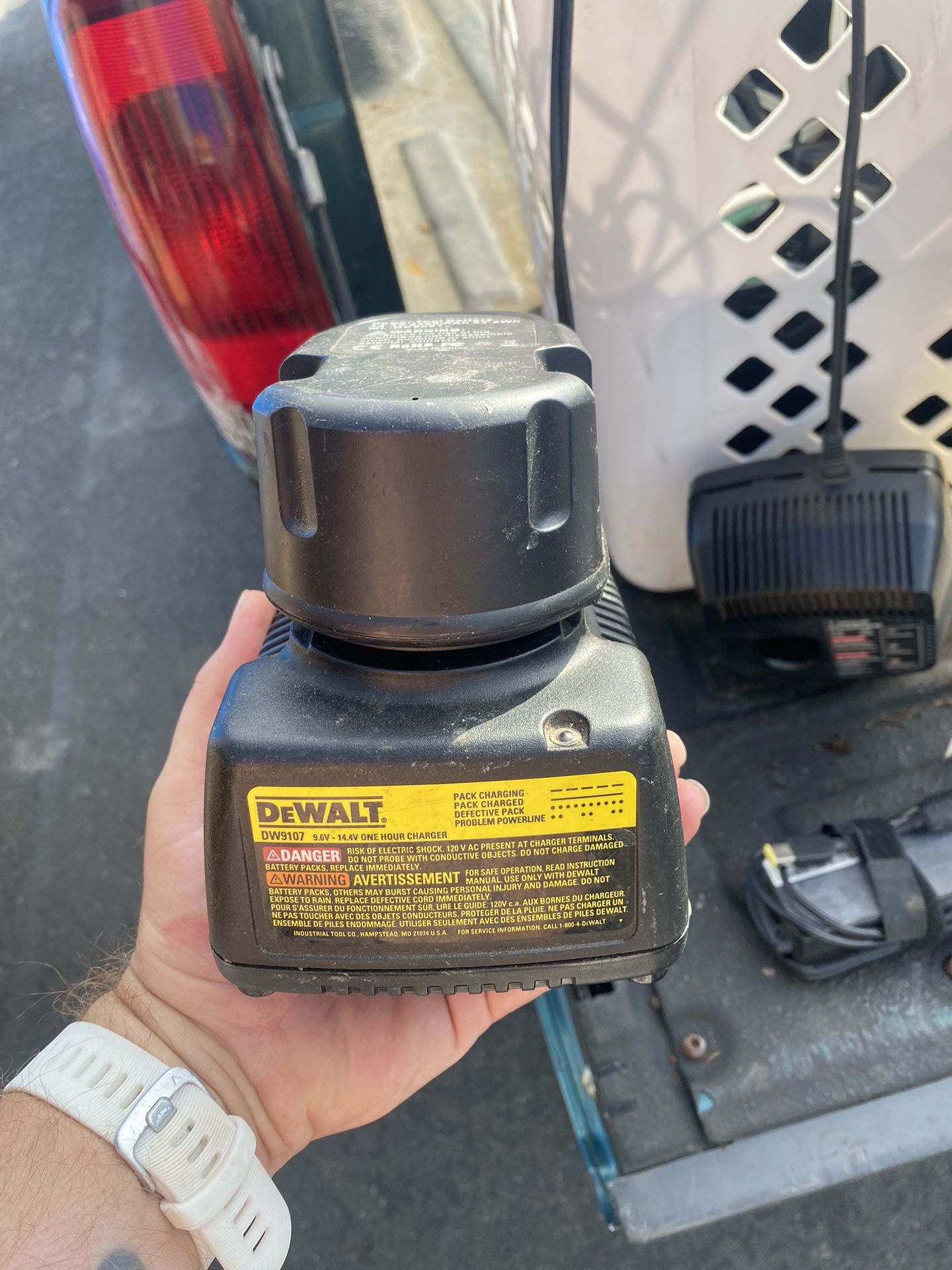 DeWalt DW9107 one-hour battery charger for 9.6V to 14.4V batteries.