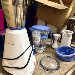 Preethi Blue Leaf Platinum Mixer Grinder (also commonly called a "mixie"). It is a heavy-dut Indian-style blender designed specifically for tasks like