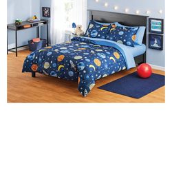 Your Zone Glow in the Dark Space Bed in a Bag Coordinating Bedding Set Twin for Sale in Houston TX OfferUp