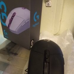 !! Gaming Mouse By Logitech Black In Color Wireless 