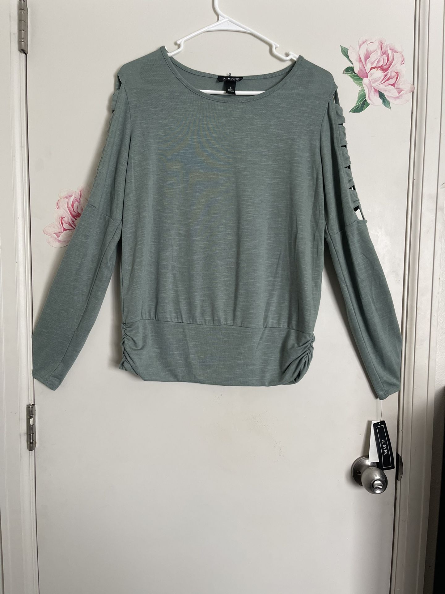 New Women’s Sweatshirt Size Large