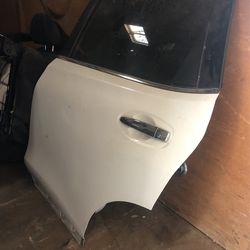 2015-2019 Nissan rouge Door