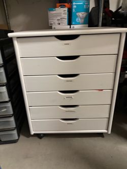 Storage cabinet