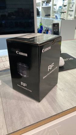 Canon RF 35mm F1.8 Macro IS STM