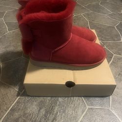 $175 UGGs With heritage bow size 8 
