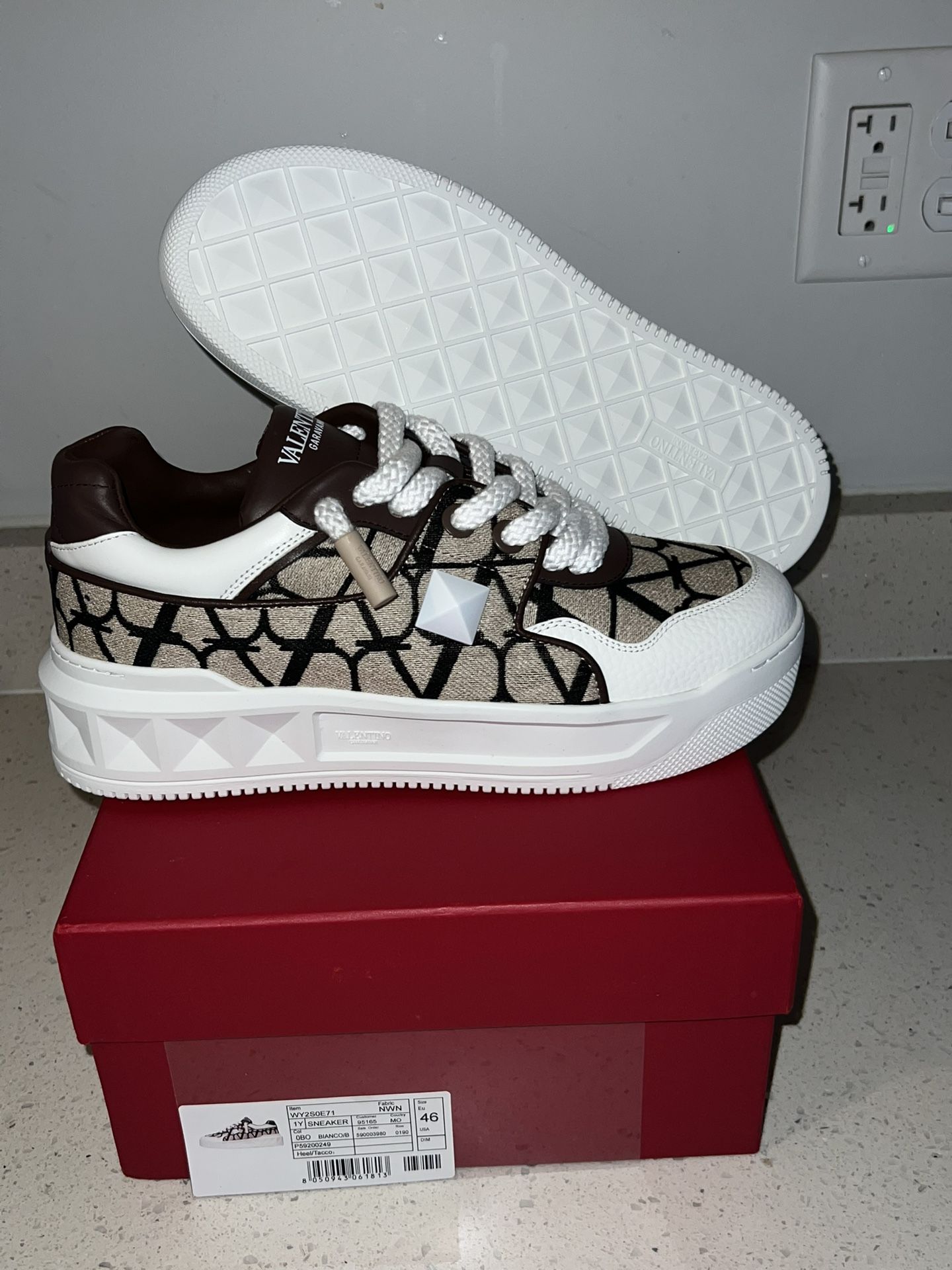 Valentino Sneakers Men’s Size 11 Brand New Jordan