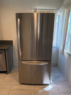 LG Stainless Steel Bottom Freezer Refrigerator
