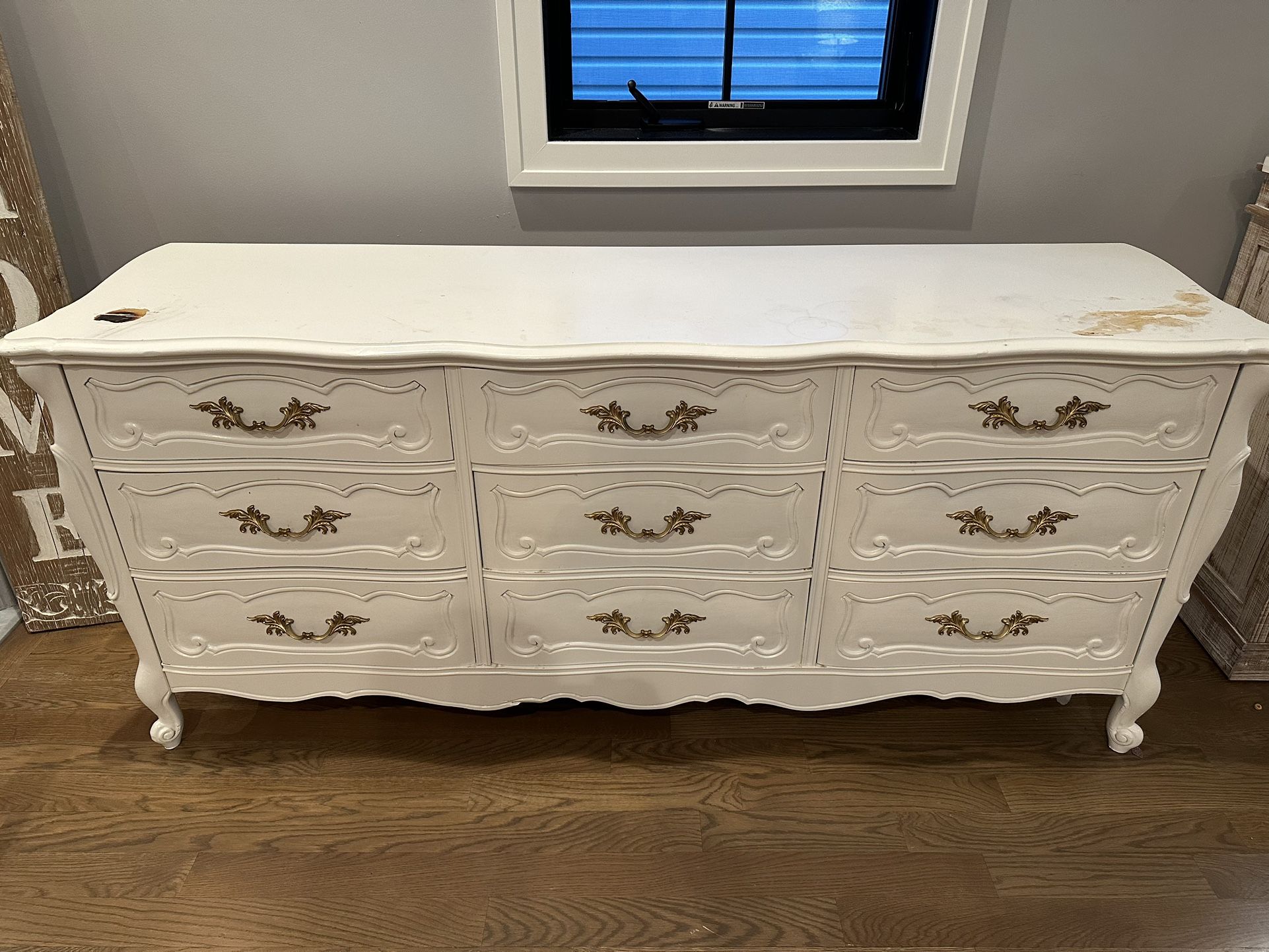 Dresser 