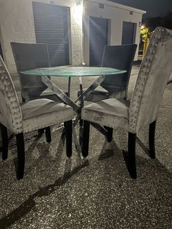 Round Glass Dining Table with 4 Grey Velvet Chairs