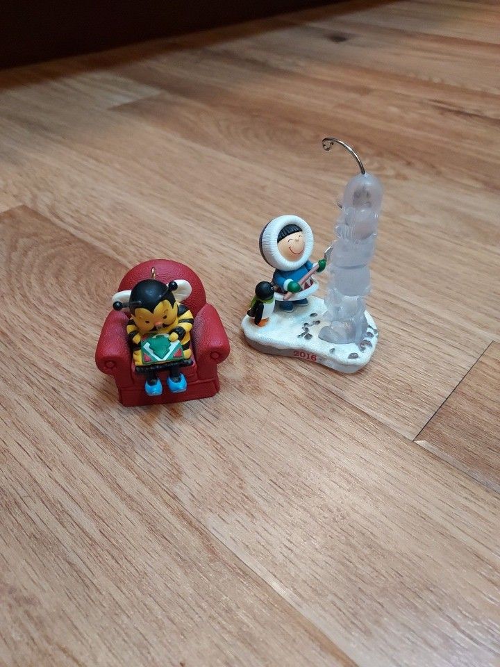 2 Hallmark Ornaments 1996 & 2018 $5 for Both no boxes