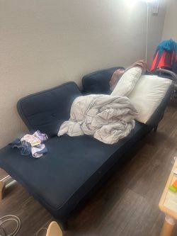 2 sofas can connect into L shape