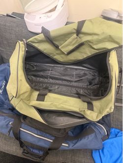 Large duffel roller bag