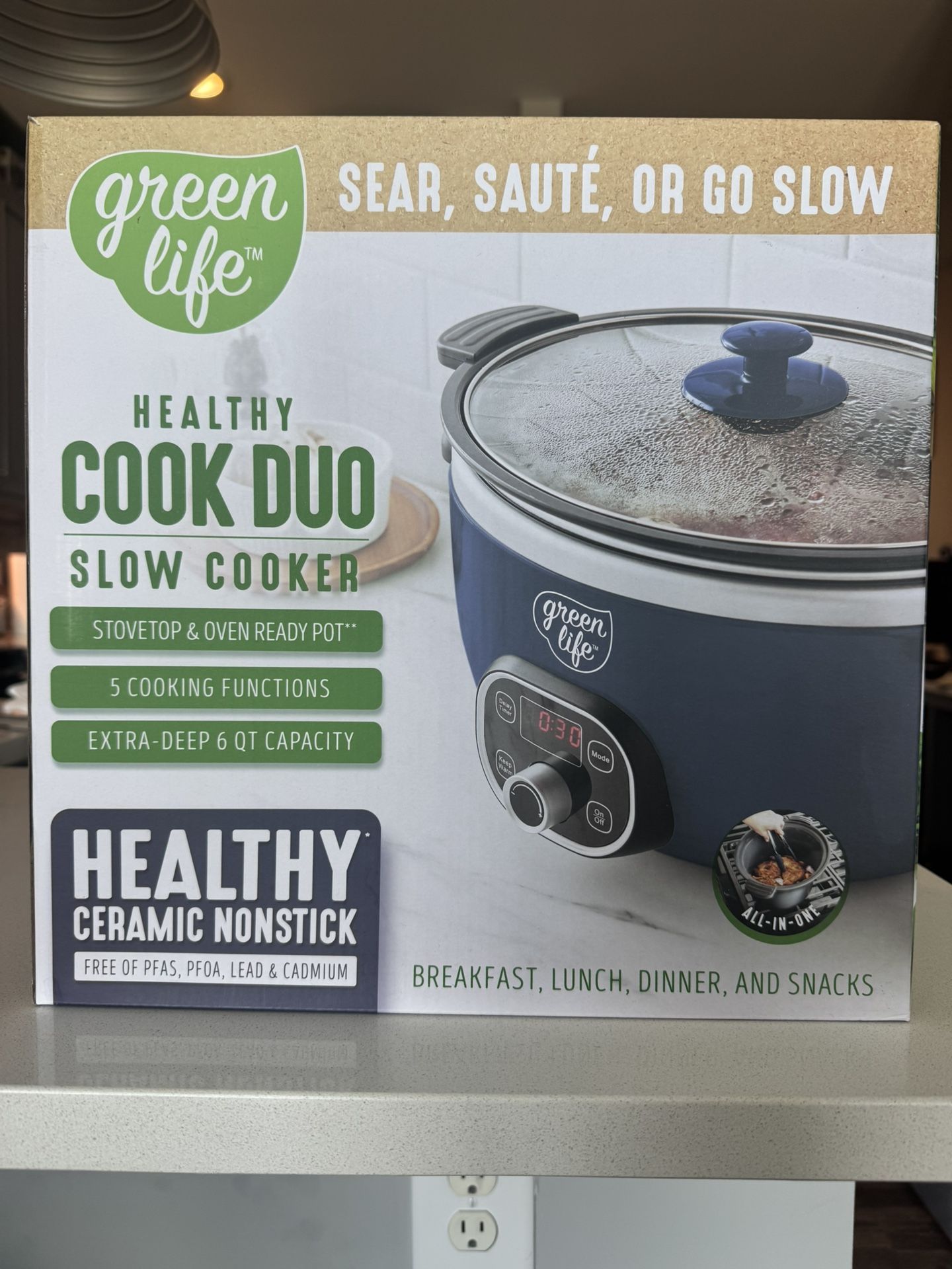 New Ceramic Slow Cooker With Acessoried (Never Opened)