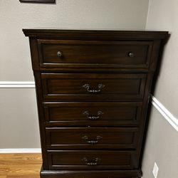 Dresser Chest 