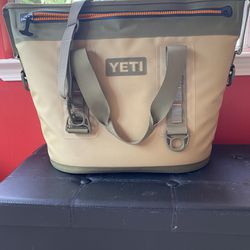 Yeti Hopper Soft Cooler Bag