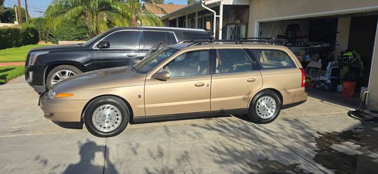 Saturn L-Series Station Wagon Gold