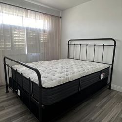 Queen Bed With Mattress & Box Spring 