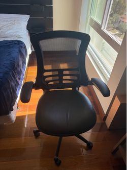 Ergonomic Mesh Office Chair w/ Adjustable Armrests