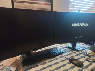 Set of 2 HP Monitors