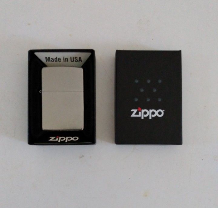 *BRAND NEW* Zippo "Street Chrome" Lighter