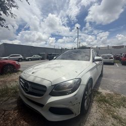 Mercedez Benz 300 
