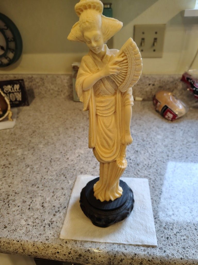 Vintage Carved Resin Geisha Girl w/Parasol Figurine