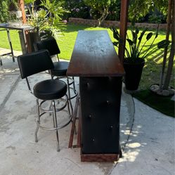 Portable Bar With Chair