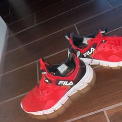 Boys Fila Tennis Shoes Size 5 