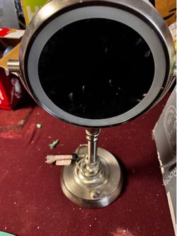 Magnifying vanity mirror with lights