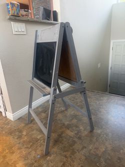 Kids art easel FREE