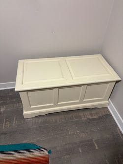 Cream Wood Blanket Chest, Lift Lid, Safety Hinge