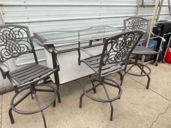 Aluminum 5 Ft Bar & 3 swivel stools Hampton Bay 🚚 extra
