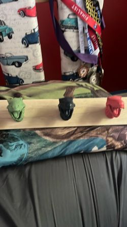 Dino hooks