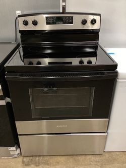 Amana 30 in. Glass Top 4 Burners 4.8 cu.ft. Single Oven Electric Range New Scratch and Dent