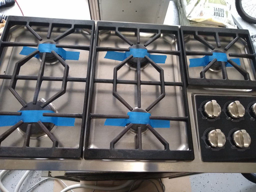 36" Wolf gas cooktop + downdraft