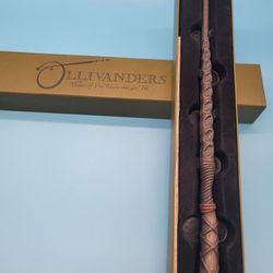 Harry Potter Universal Studios Ollivanders Holly 8 Interactive Wand with Map