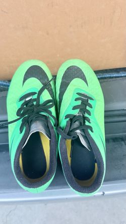 Nike Soccer Shoes for Kids size:3Y