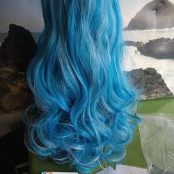 $$10 only beautiful light blue curly ombrey wig 