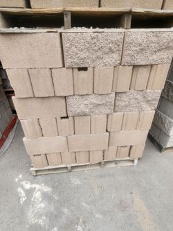 Light brown interlock spitface block
