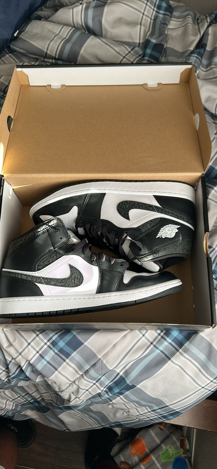 Air Jordan 1 MID SE Size 12 Men’s WITH BOX