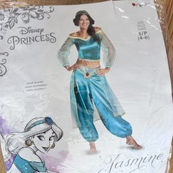 Women’s Size Small jasmine Costume WIG INCLUDED